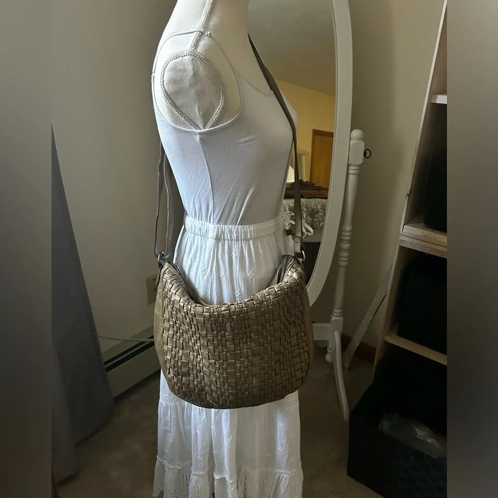 Vilenca Holland Genuine Leather Sage Green Crossbody Bag - Picture 5 of 13
